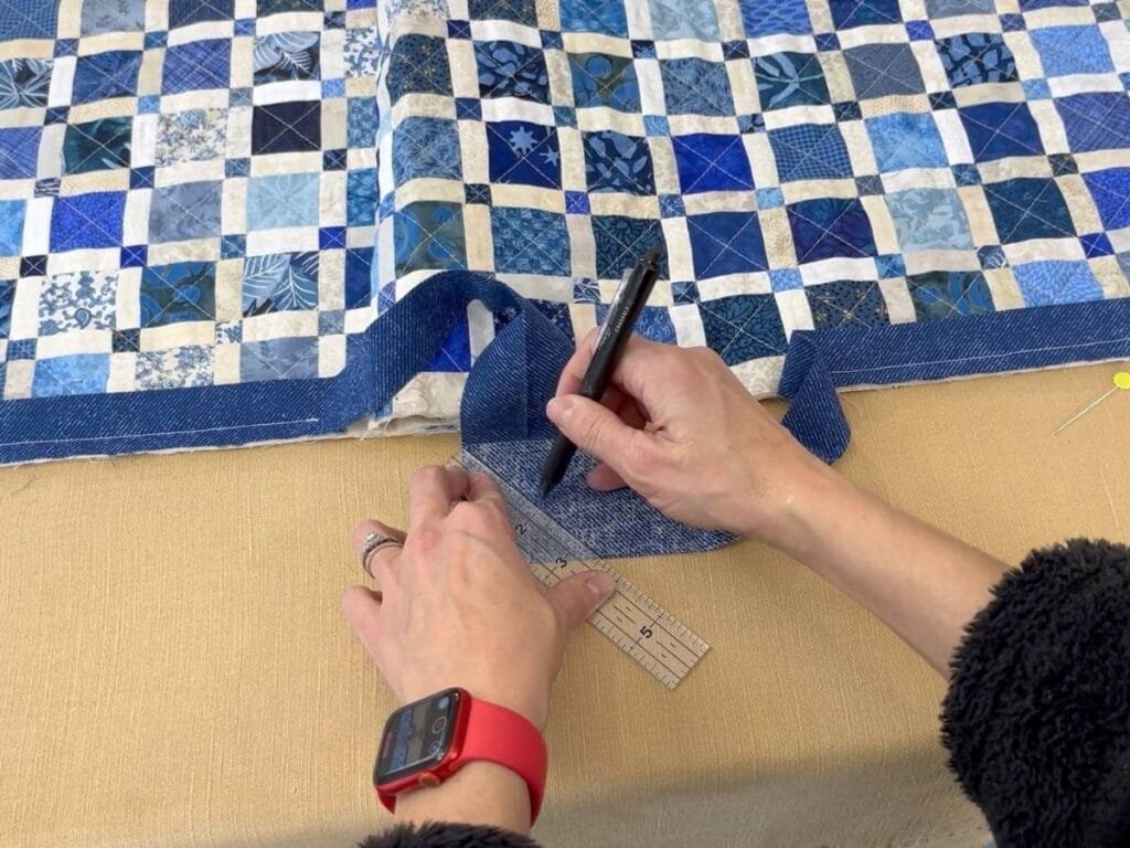 Joining ends of table runner binding with diagonal seam