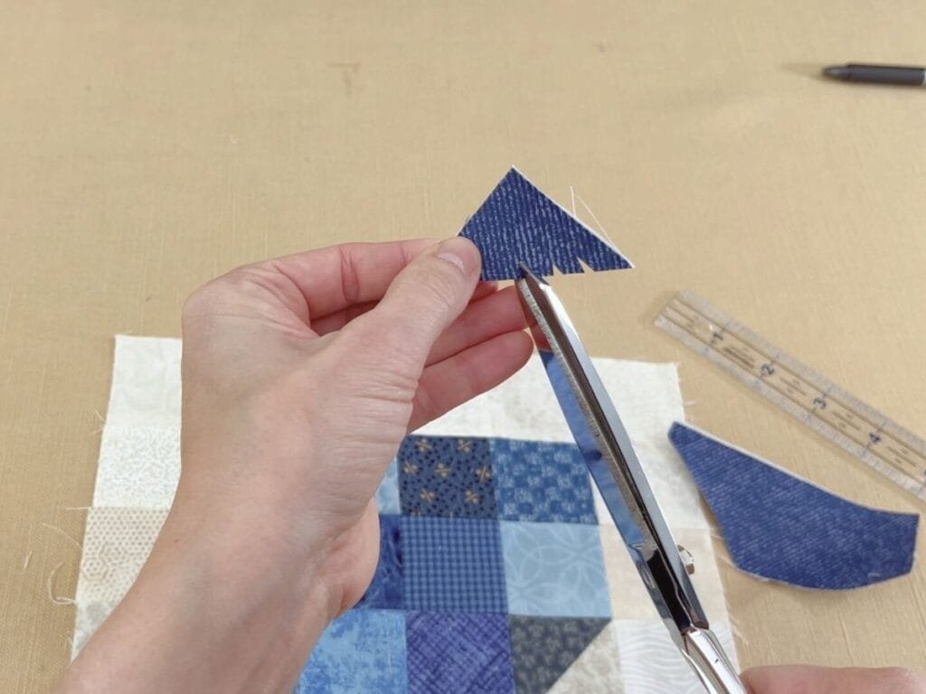 shaping the chicken tail with shears
