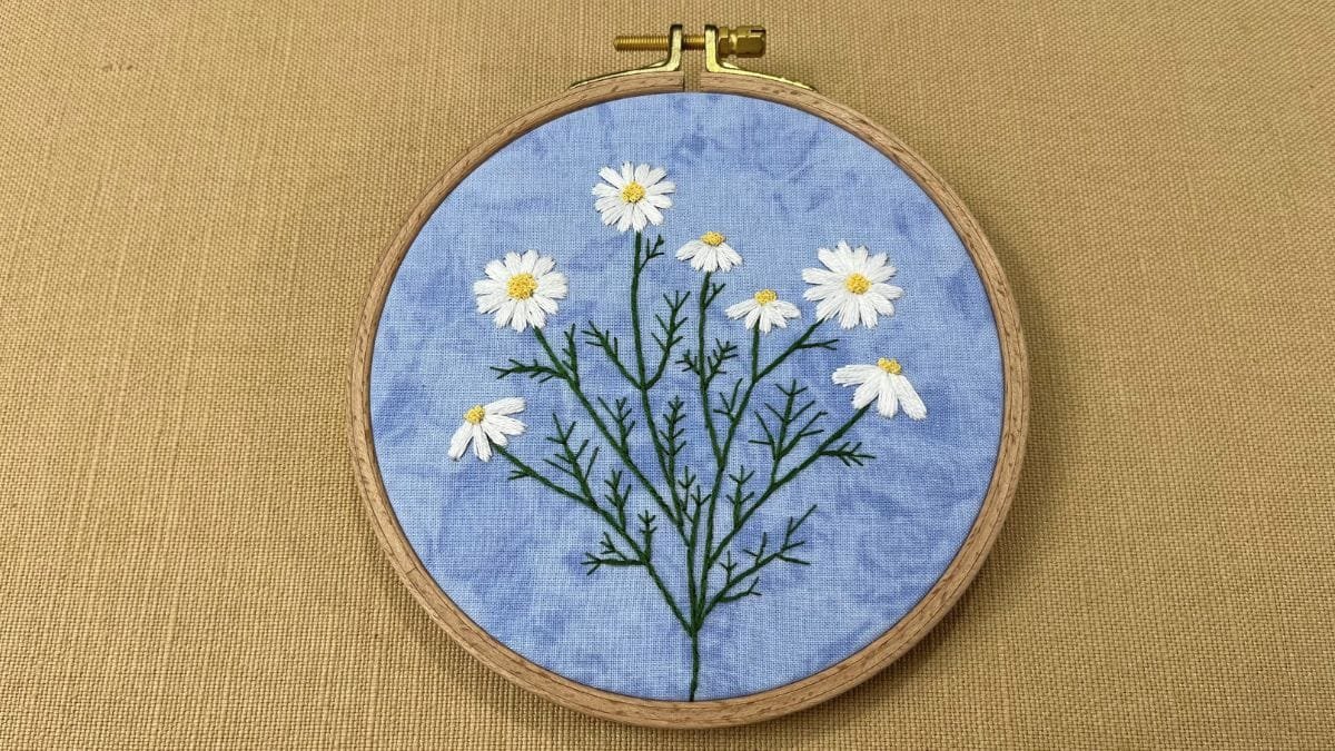 Daisy Hand Embroidery Pattern for Beginners (Free Pattern + Video Tutorial)
